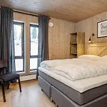 4 Star In Nyaraló